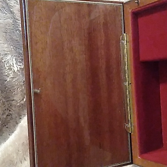 Reuge Italian Jewelry & Music Box - Picture 7 of 14